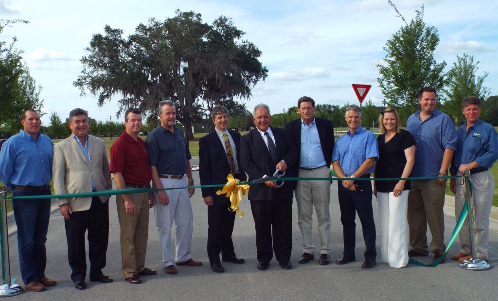 Oakmont Celebrates Opening With VIP Preview Event - Ribbon cutting