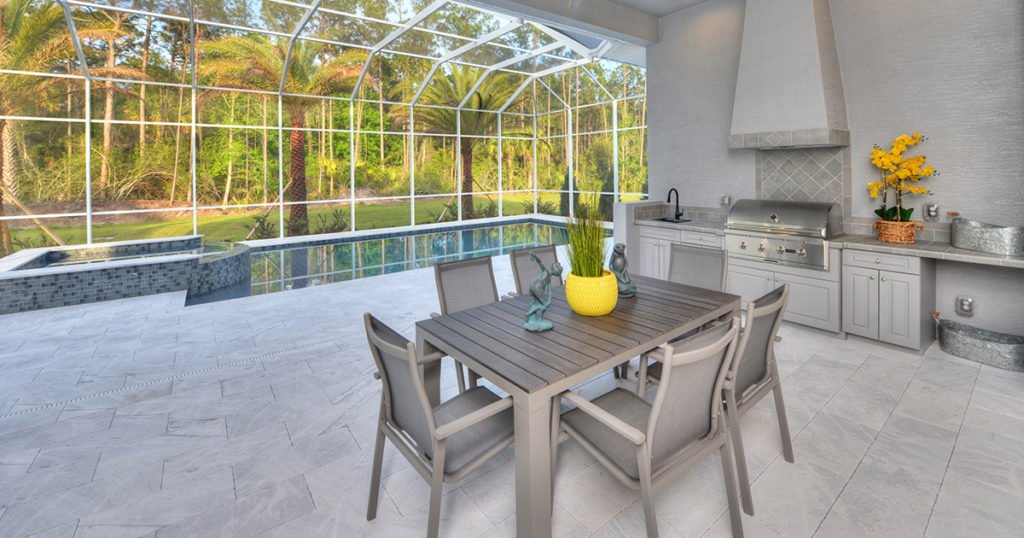 Lanai with summer kitchen and pool - outdoor florida living